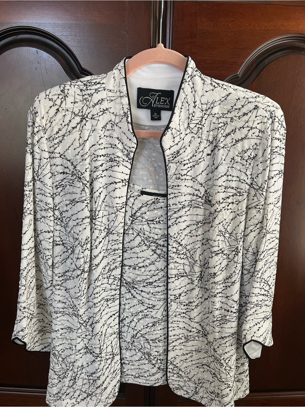 Alex Evenings White and Black Abstract Open-Front Jacket